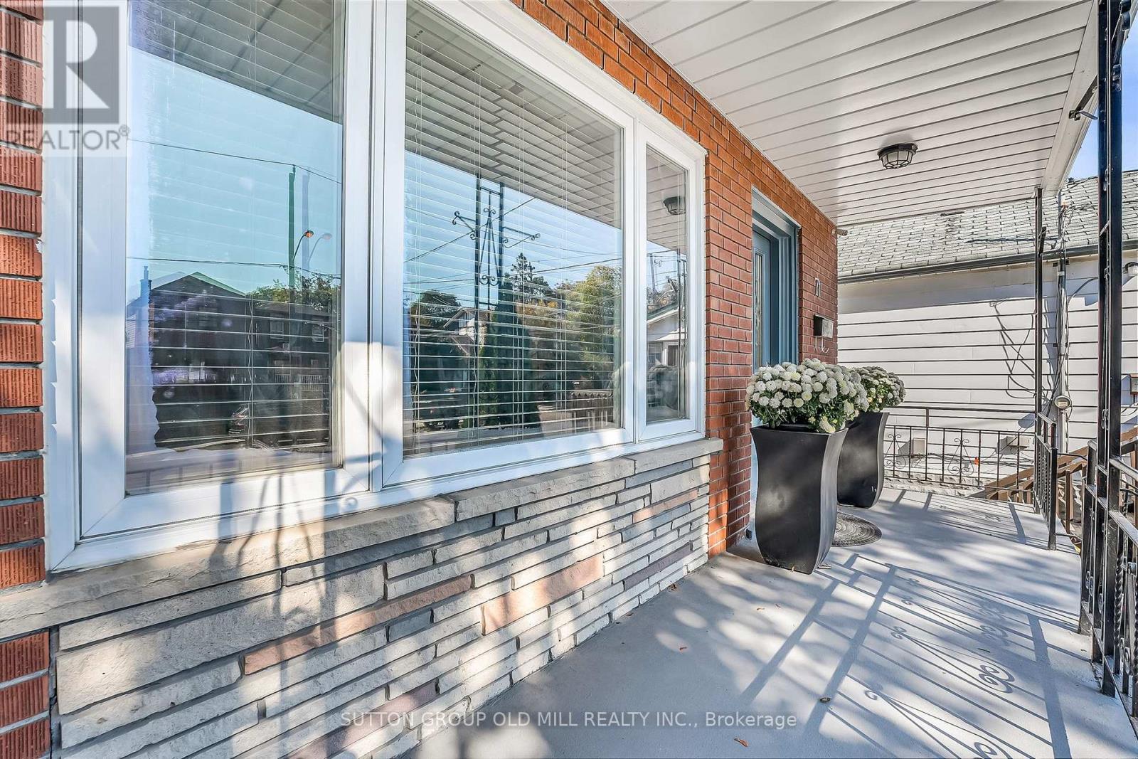 71 Warren Crescent, Toronto, Ontario  M6S 4S3 - Photo 3 - W12451765