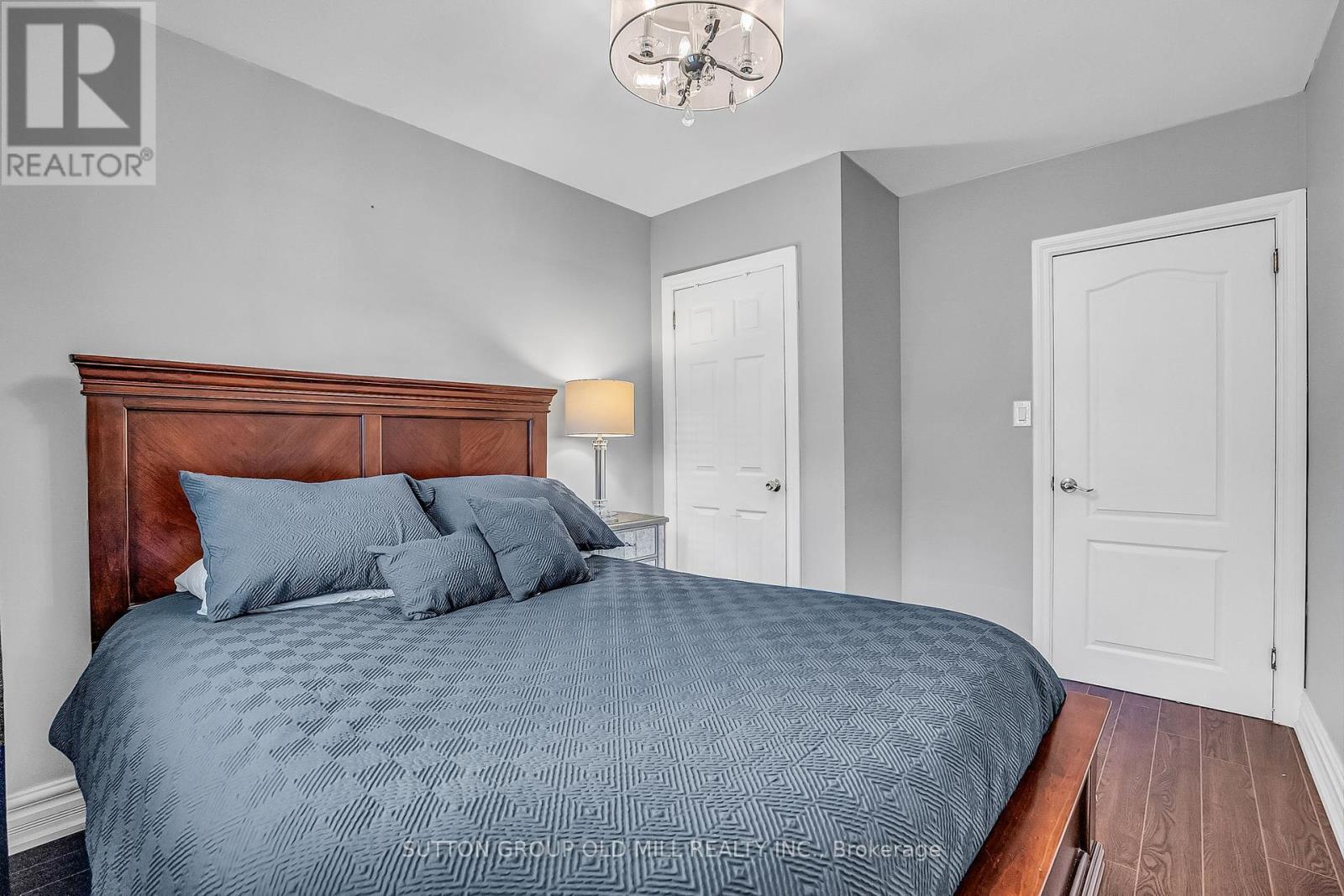 71 Warren Crescent, Toronto, Ontario  M6S 4S3 - Photo 30 - W12451765