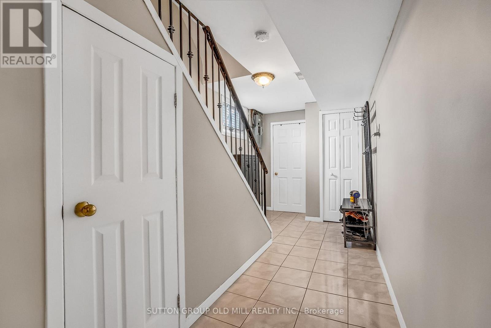 71 Warren Crescent, Toronto, Ontario  M6S 4S3 - Photo 33 - W12451765