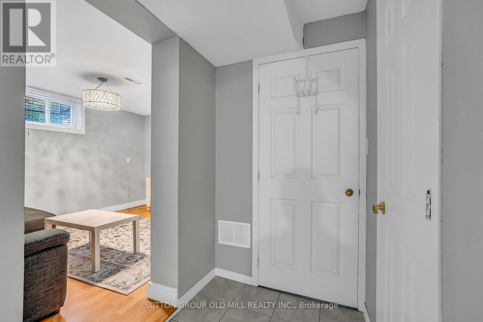 71 Warren Crescent, Toronto, Ontario  M6S 4S3 - Photo 34 - W12451765