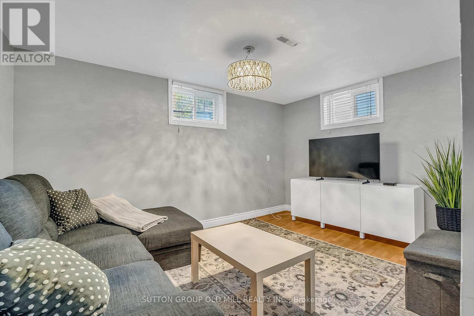 71 Warren Crescent, Toronto, Ontario  M6S 4S3 - Photo 35 - W12451765