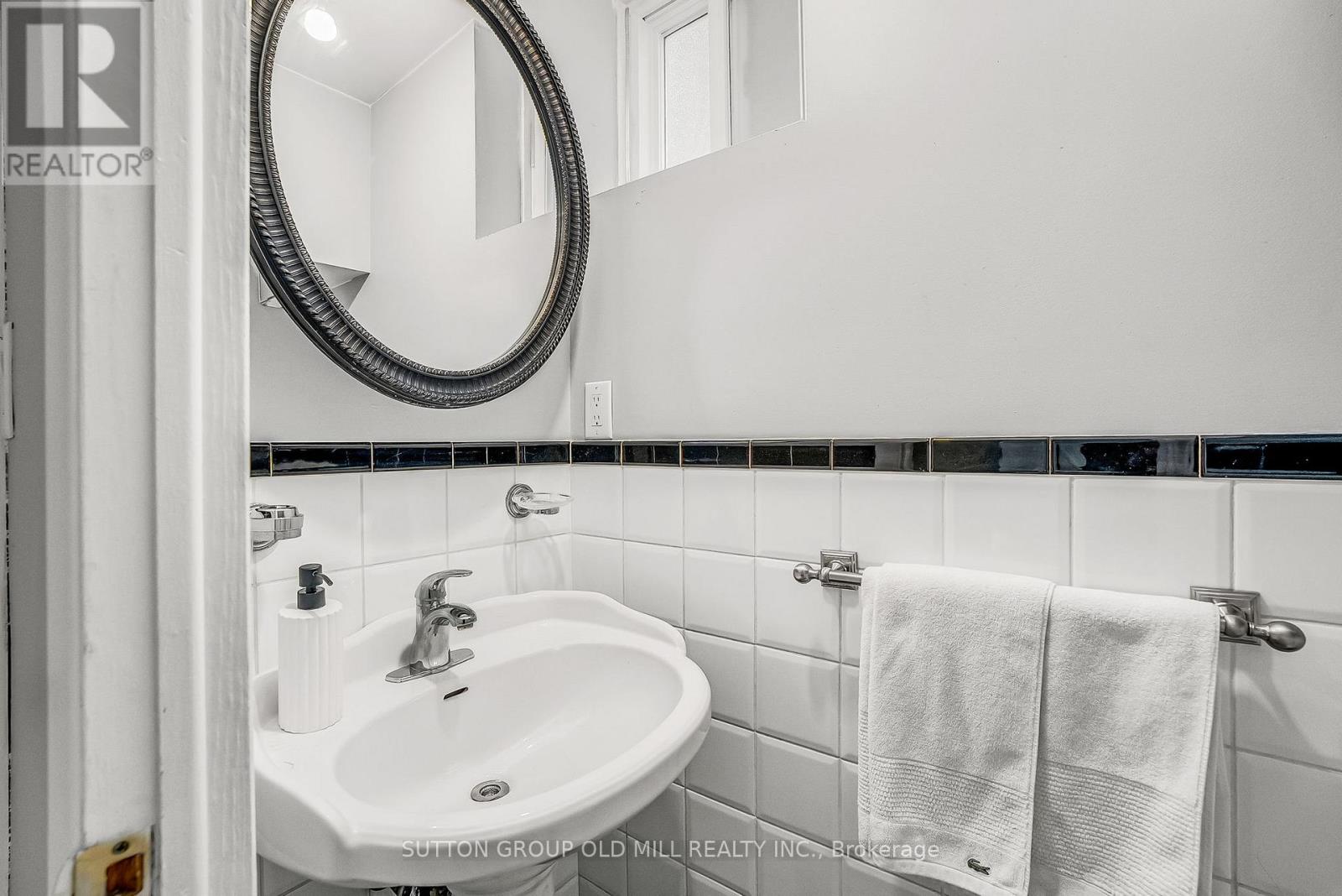 71 Warren Crescent, Toronto, Ontario  M6S 4S3 - Photo 38 - W12451765