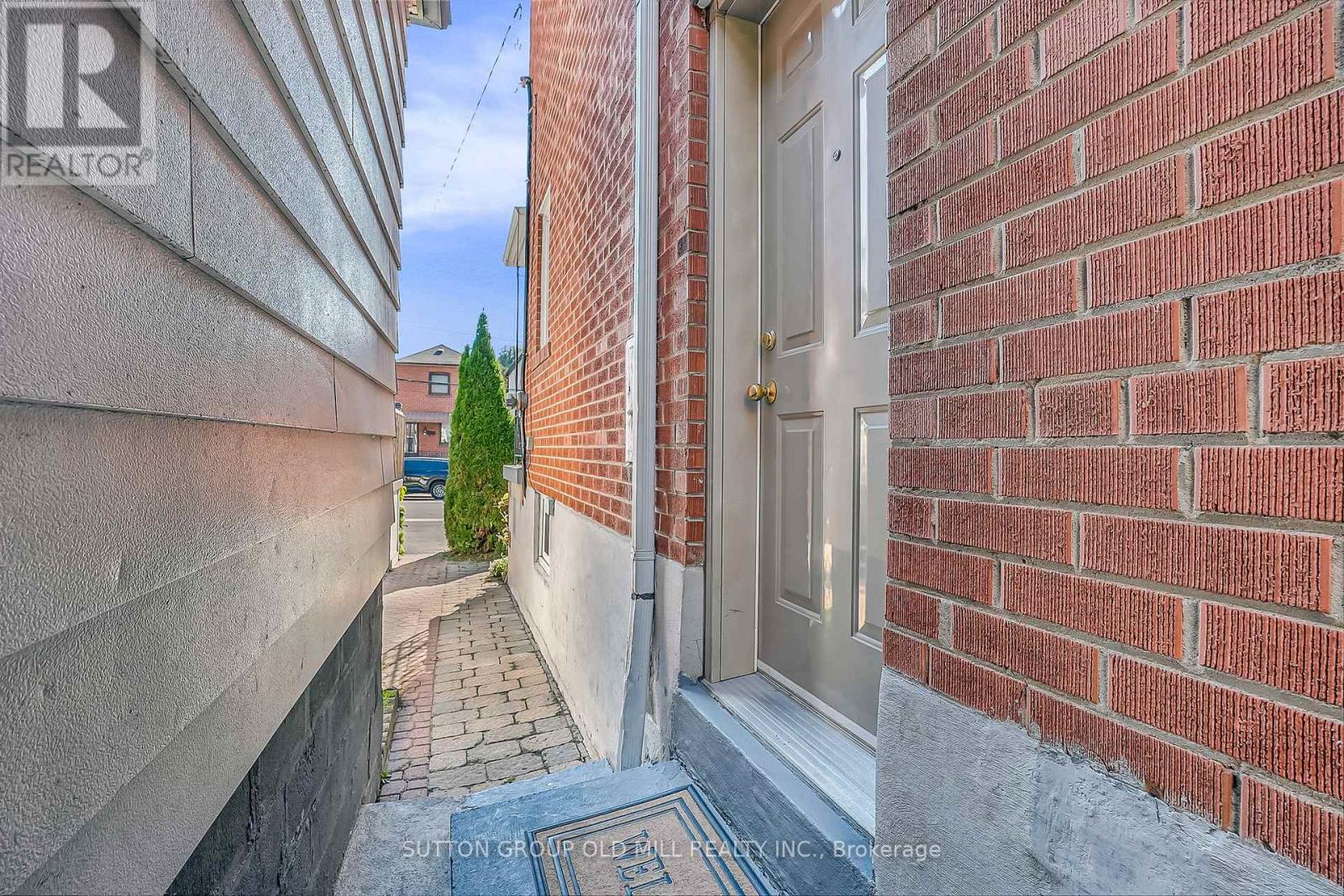 71 Warren Crescent, Toronto, Ontario  M6S 4S3 - Photo 39 - W12451765