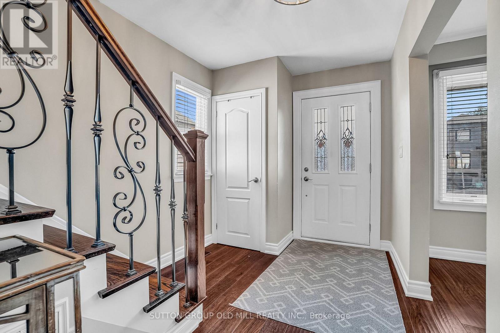 71 Warren Crescent, Toronto, Ontario  M6S 4S3 - Photo 5 - W12451765