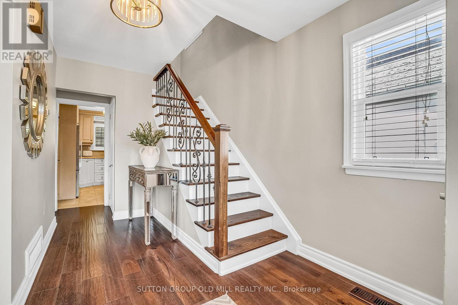 71 Warren Crescent, Toronto, Ontario  M6S 4S3 - Photo 6 - W12451765