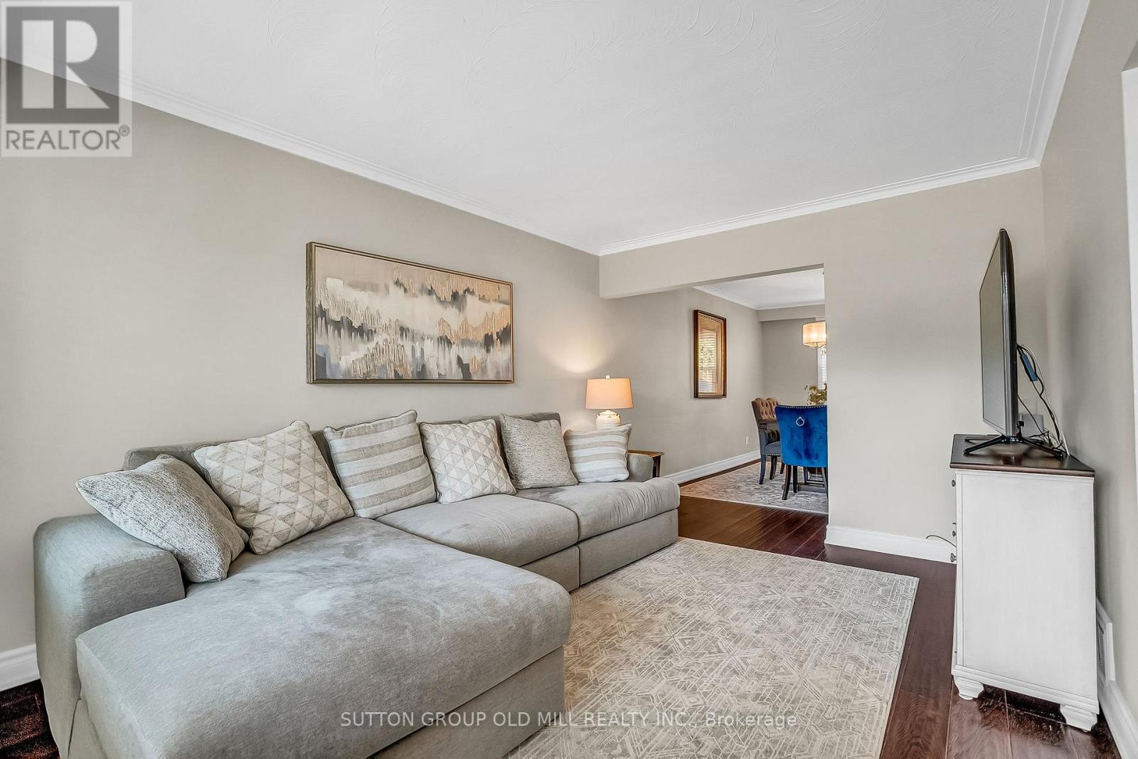 71 Warren Crescent, Toronto, Ontario  M6S 4S3 - Photo 7 - W12451765