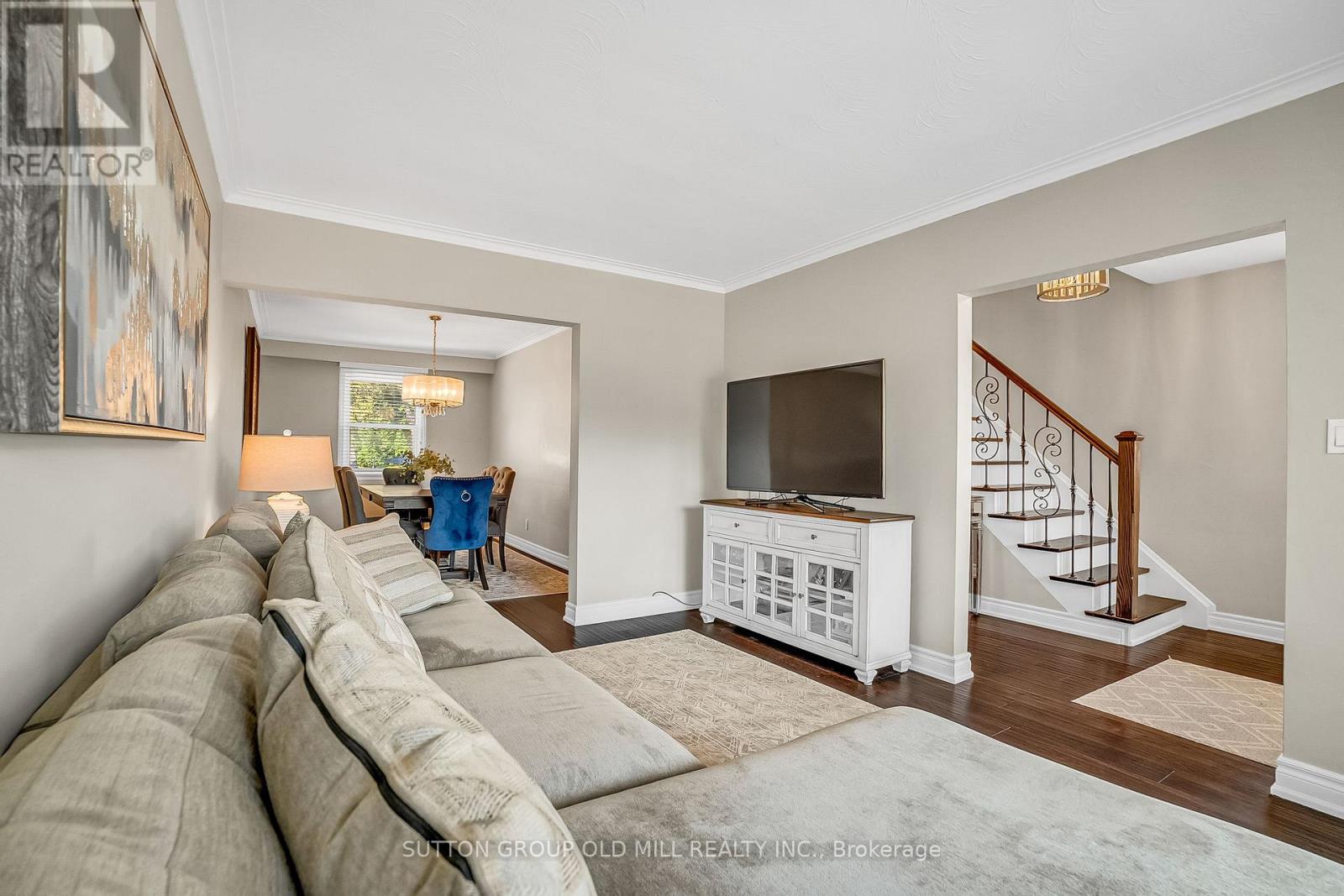 71 Warren Crescent, Toronto, Ontario  M6S 4S3 - Photo 8 - W12451765