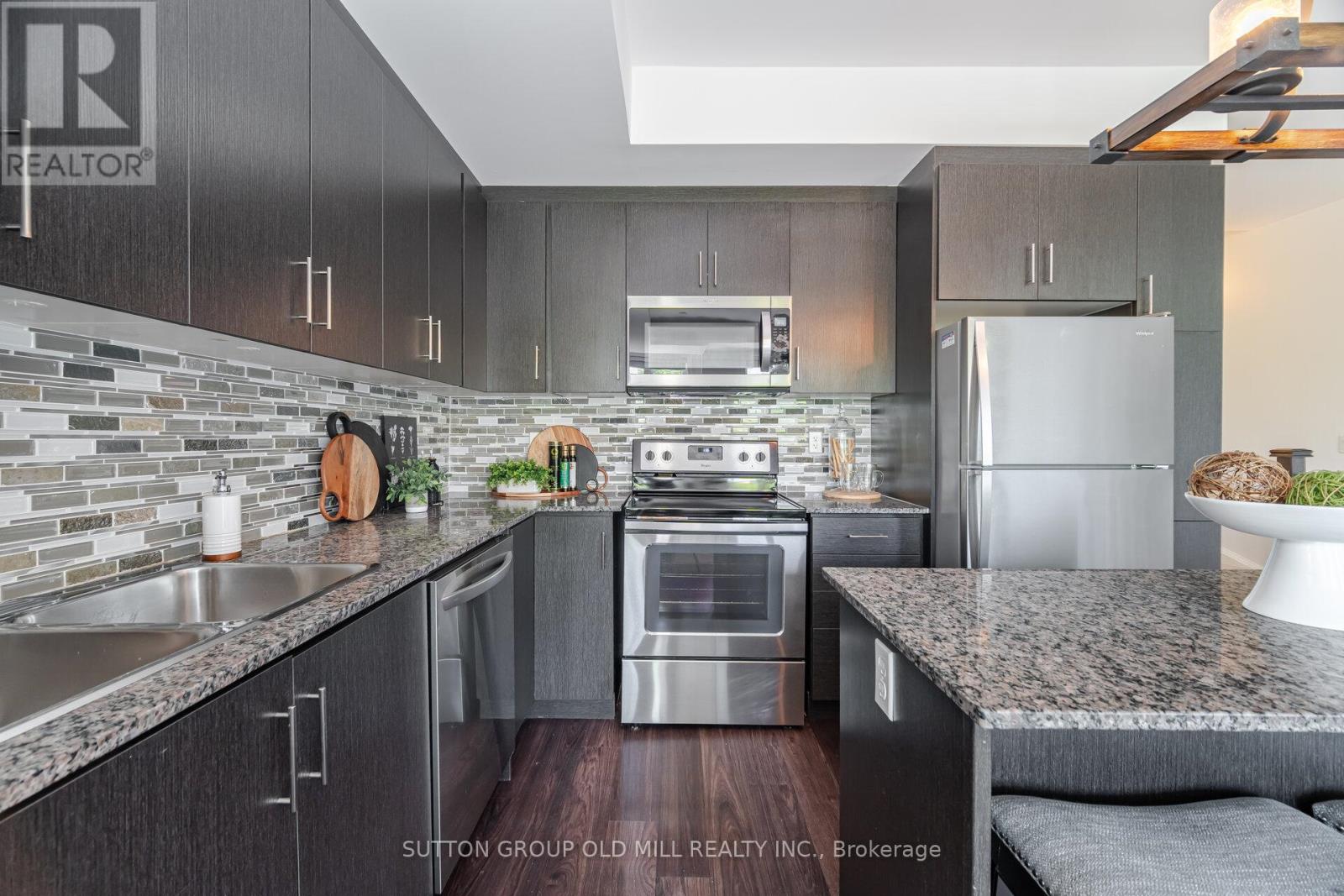4 - 150 Long Branch Avenue, Toronto, Ontario  M8W 0A9 - Photo 10 - W12451767