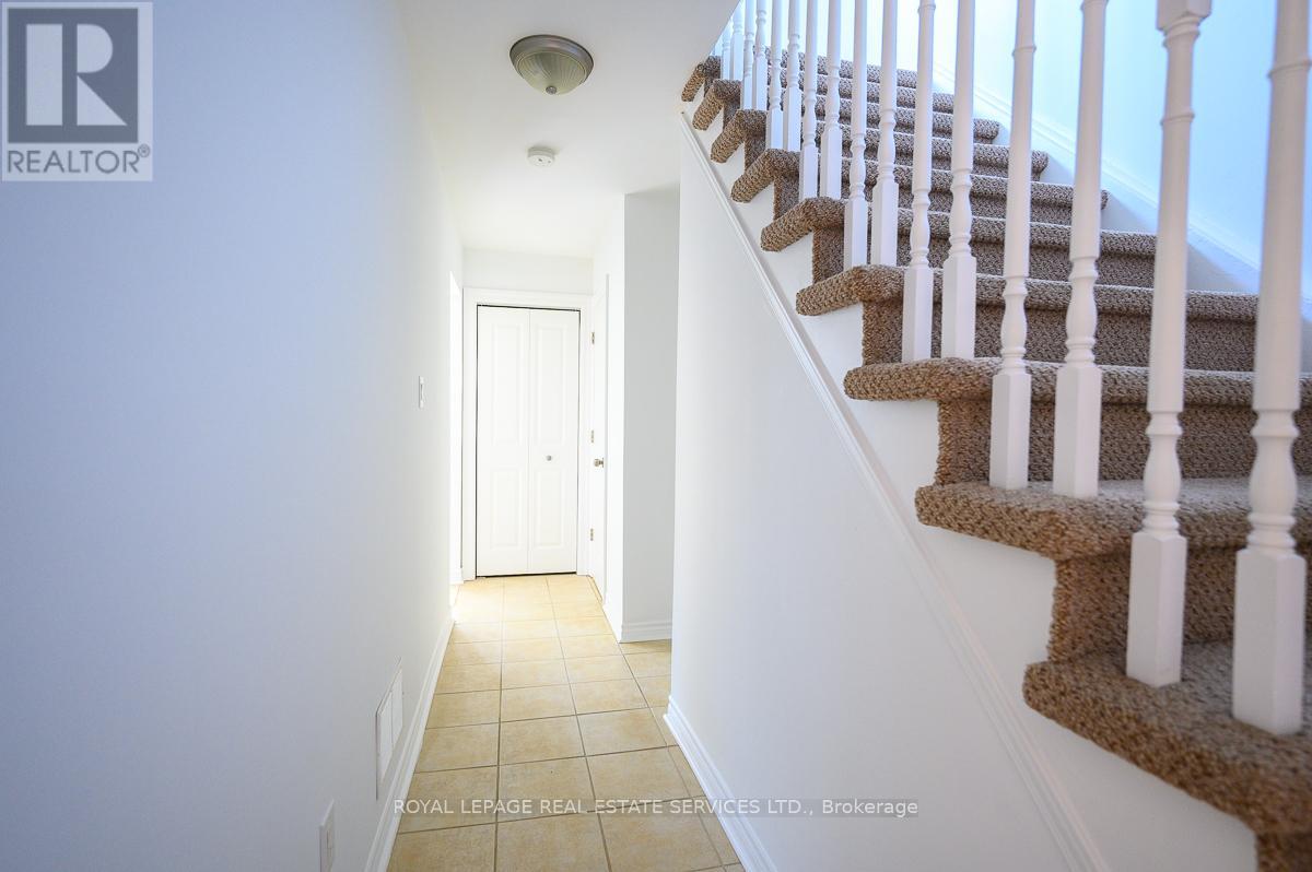 2030 Glenada Crescent, Oakville, Ontario  L6H 4M5 - Photo 14 - W12451769