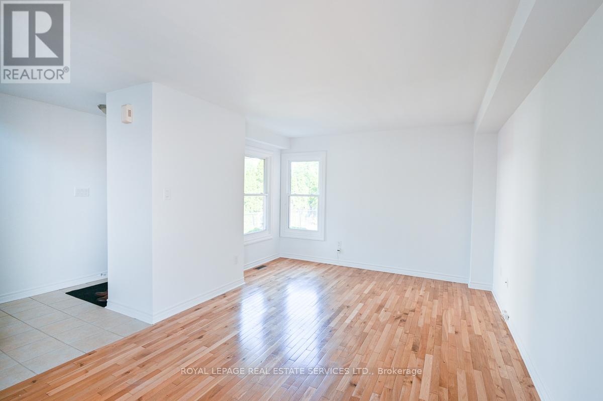 2030 Glenada Crescent, Oakville, Ontario  L6H 4M5 - Photo 19 - W12451769