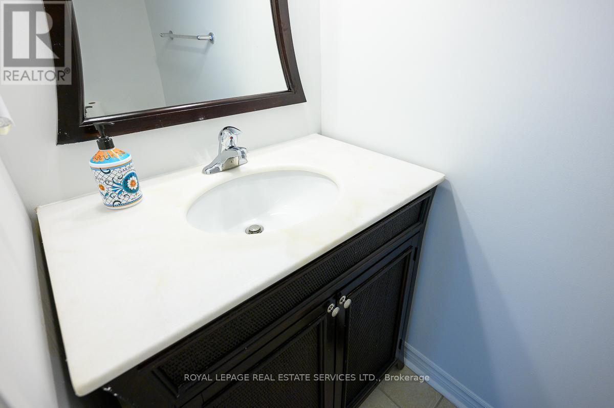 2030 Glenada Crescent, Oakville, Ontario  L6H 4M5 - Photo 20 - W12451769