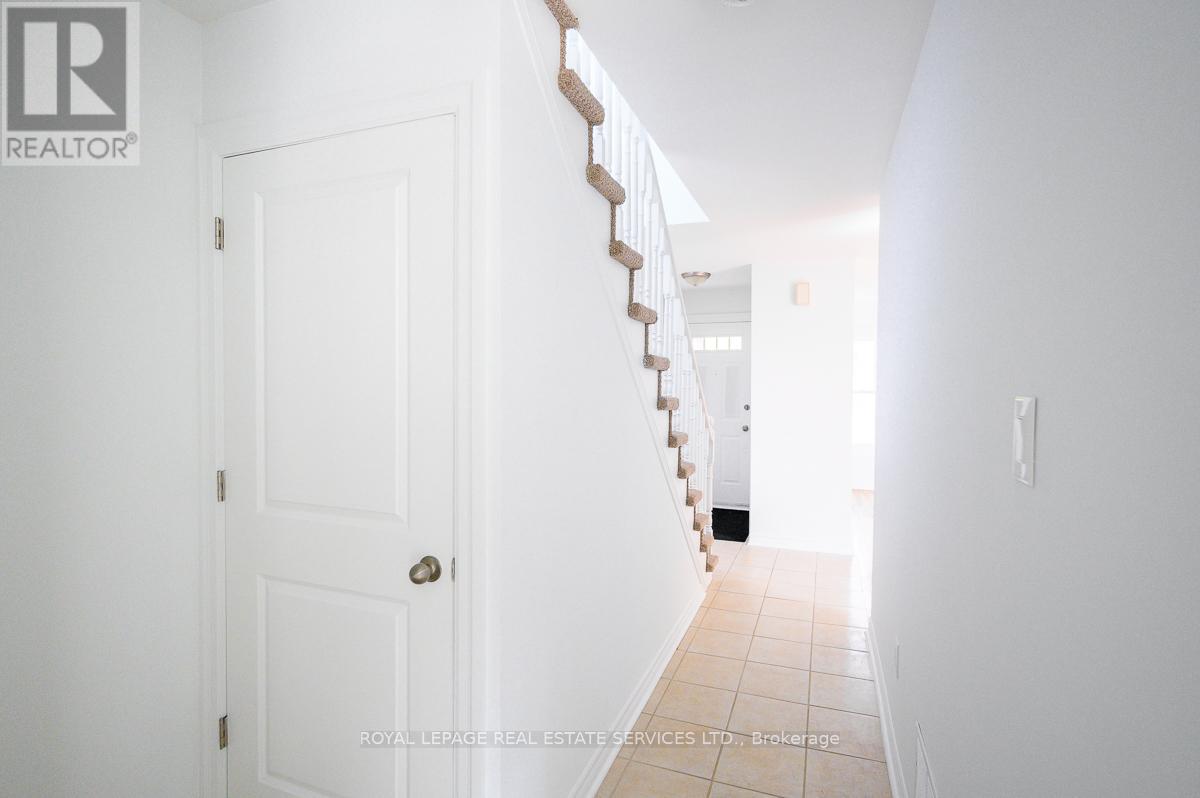 2030 Glenada Crescent, Oakville, Ontario  L6H 4M5 - Photo 21 - W12451769