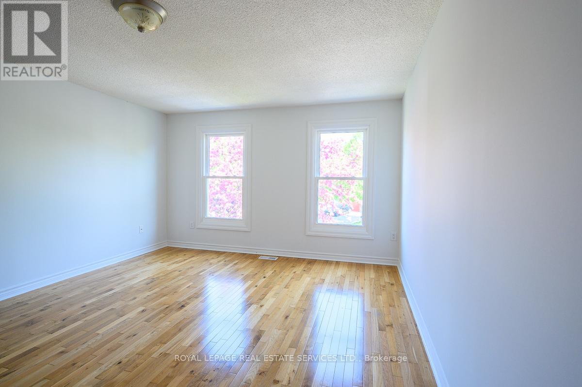 2030 Glenada Crescent, Oakville, Ontario  L6H 4M5 - Photo 27 - W12451769