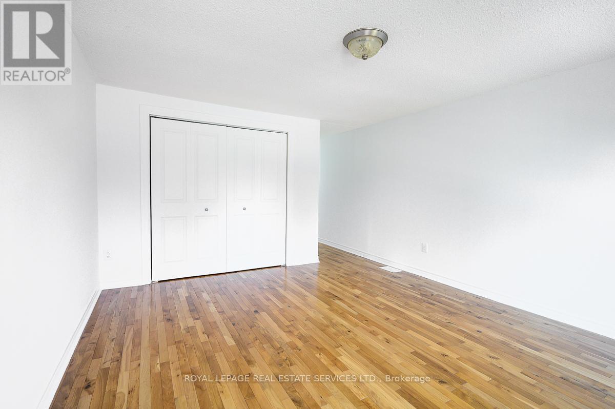 2030 Glenada Crescent, Oakville, Ontario  L6H 4M5 - Photo 28 - W12451769