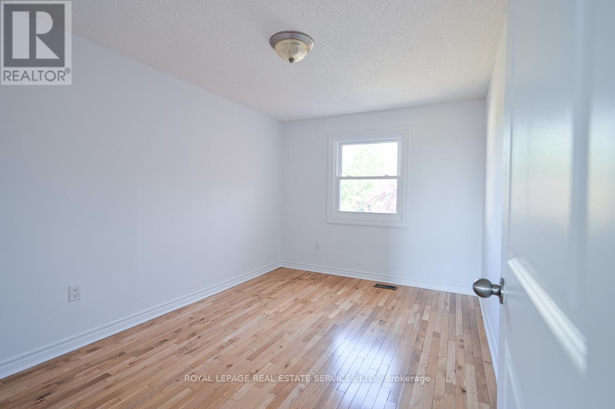 2030 Glenada Crescent, Oakville, Ontario  L6H 4M5 - Photo 31 - W12451769