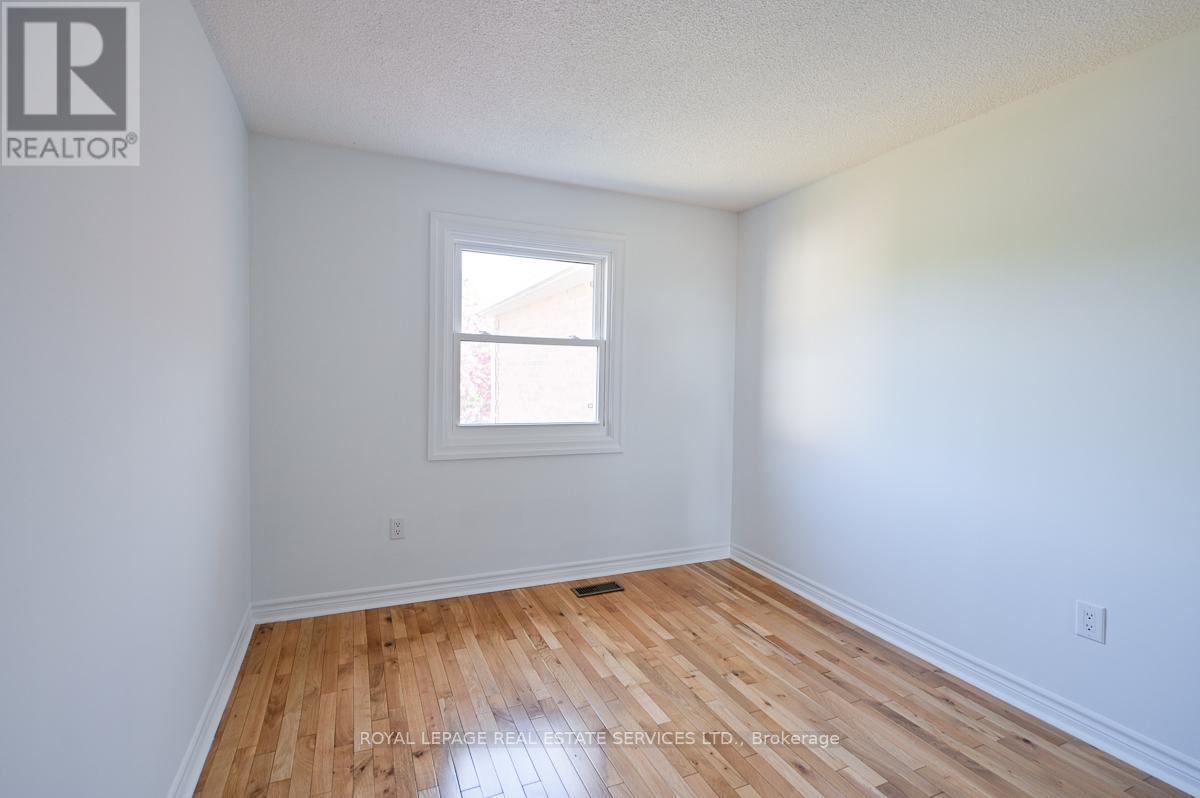2030 Glenada Crescent, Oakville, Ontario  L6H 4M5 - Photo 34 - W12451769