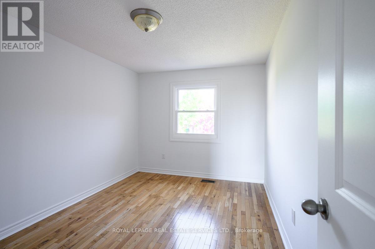 2030 Glenada Crescent, Oakville, Ontario  L6H 4M5 - Photo 35 - W12451769