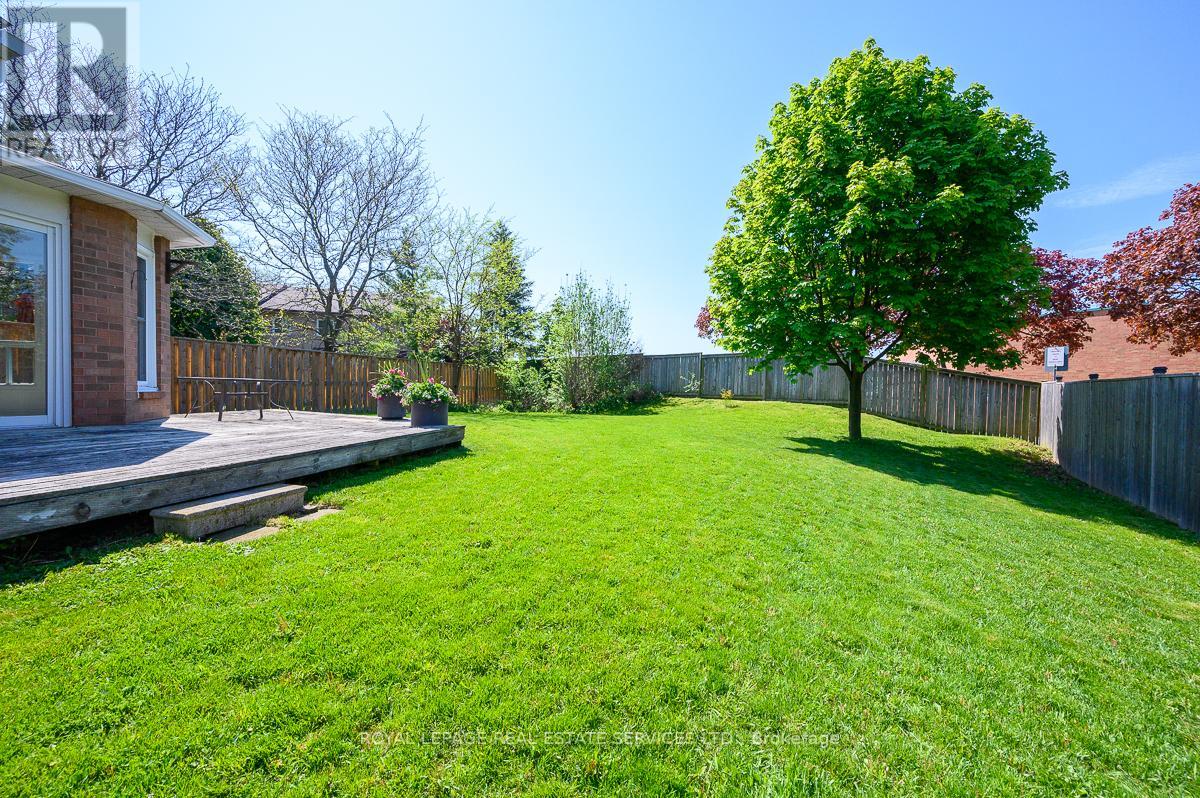 2030 Glenada Crescent, Oakville, Ontario  L6H 4M5 - Photo 41 - W12451769
