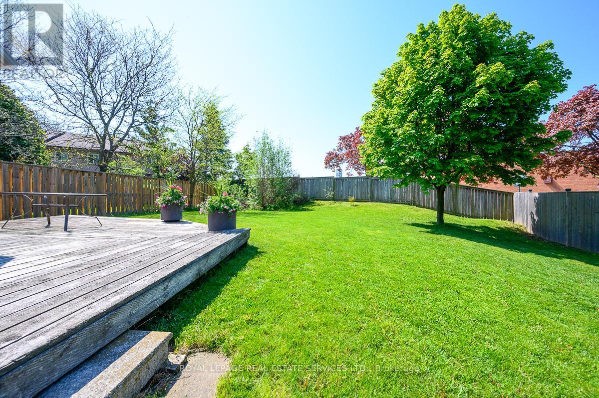 2030 Glenada Crescent, Oakville, Ontario  L6H 4M5 - Photo 43 - W12451769