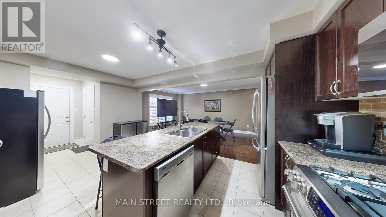 42 Bellchase Trail, Brampton (Bram East), Ontario  L6P 3K3 - Photo 10 - W12451772