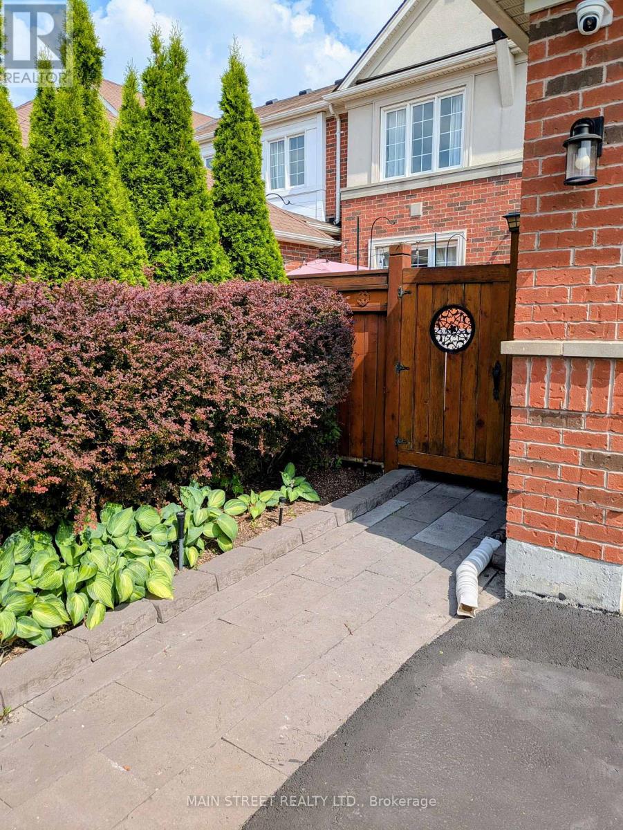 42 Bellchase Trail, Brampton (Bram East), Ontario  L6P 3K3 - Photo 2 - W12451772