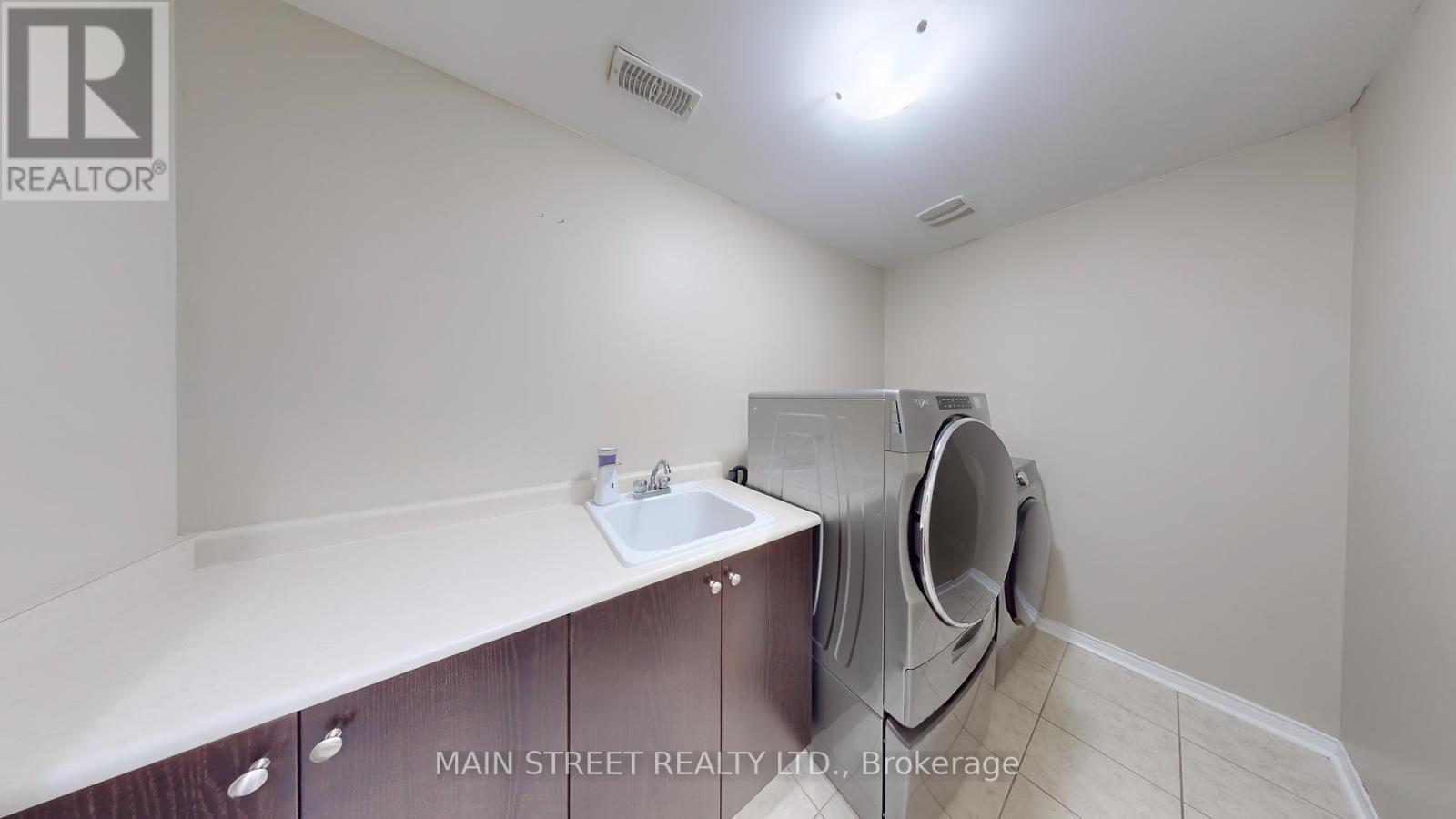 42 Bellchase Trail, Brampton (Bram East), Ontario  L6P 3K3 - Photo 32 - W12451772