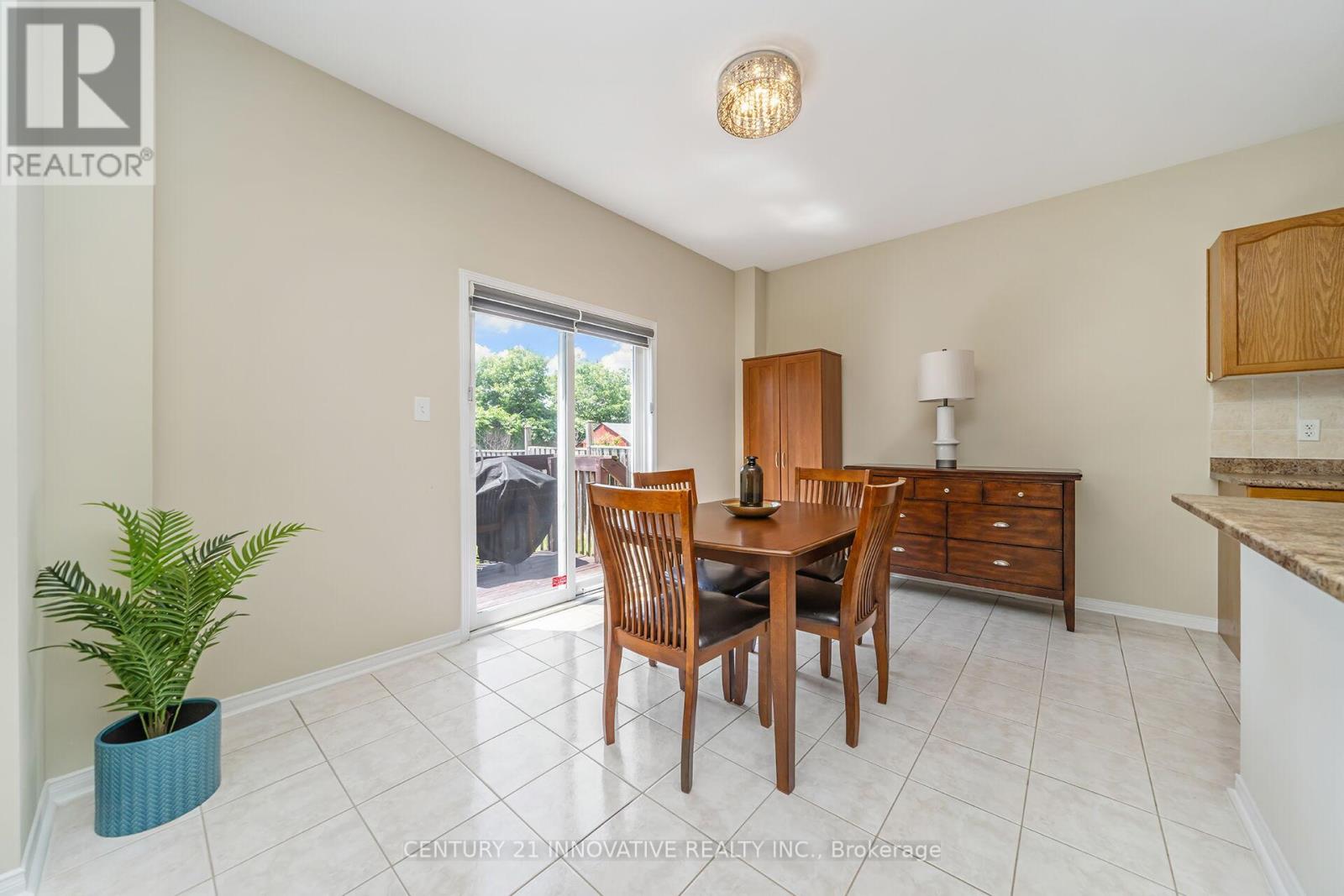4876 Potomac Court, Mississauga, Ontario  L5R 0B1 - Photo 12 - W12451786