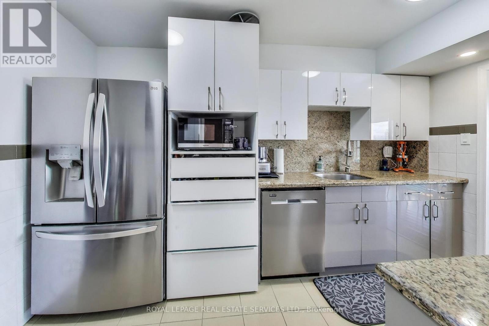 1008 - 44 Longbourne Drive, Toronto (Willowridge-Martingrove-Richview), Ontario  M9R 2M7 - Photo 15 - W12451788