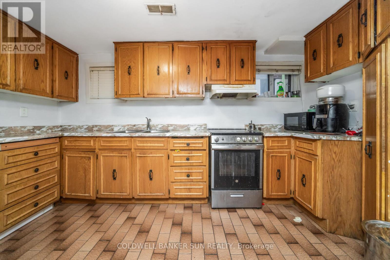 69 Songwood Drive, Toronto (Humbermede), Ontario  M9M 1X4 - Photo 32 - W12451789