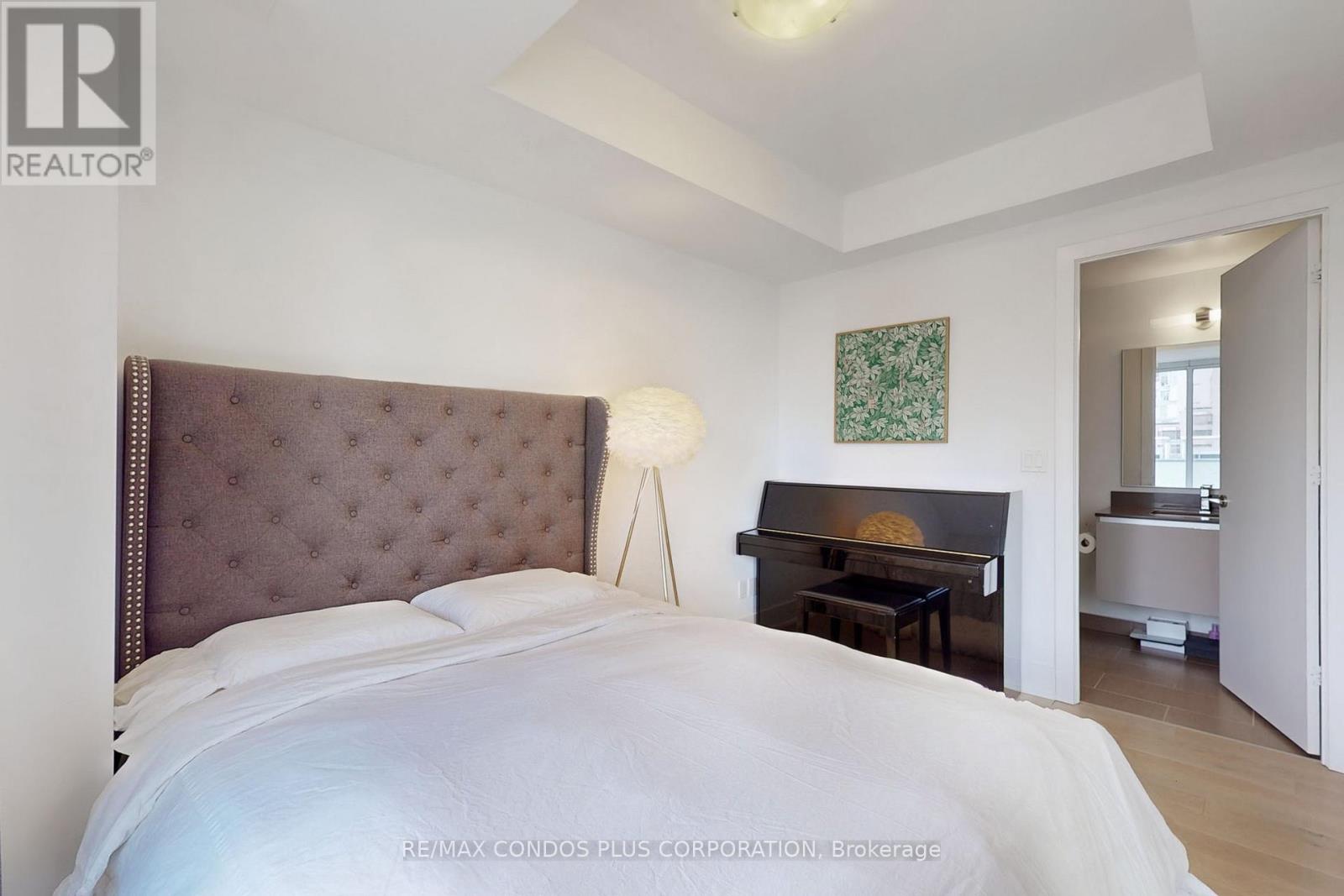 2105 - 200 Bloor Street W, Toronto, Ontario  M5S 0B1 - Photo 14 - C12188479