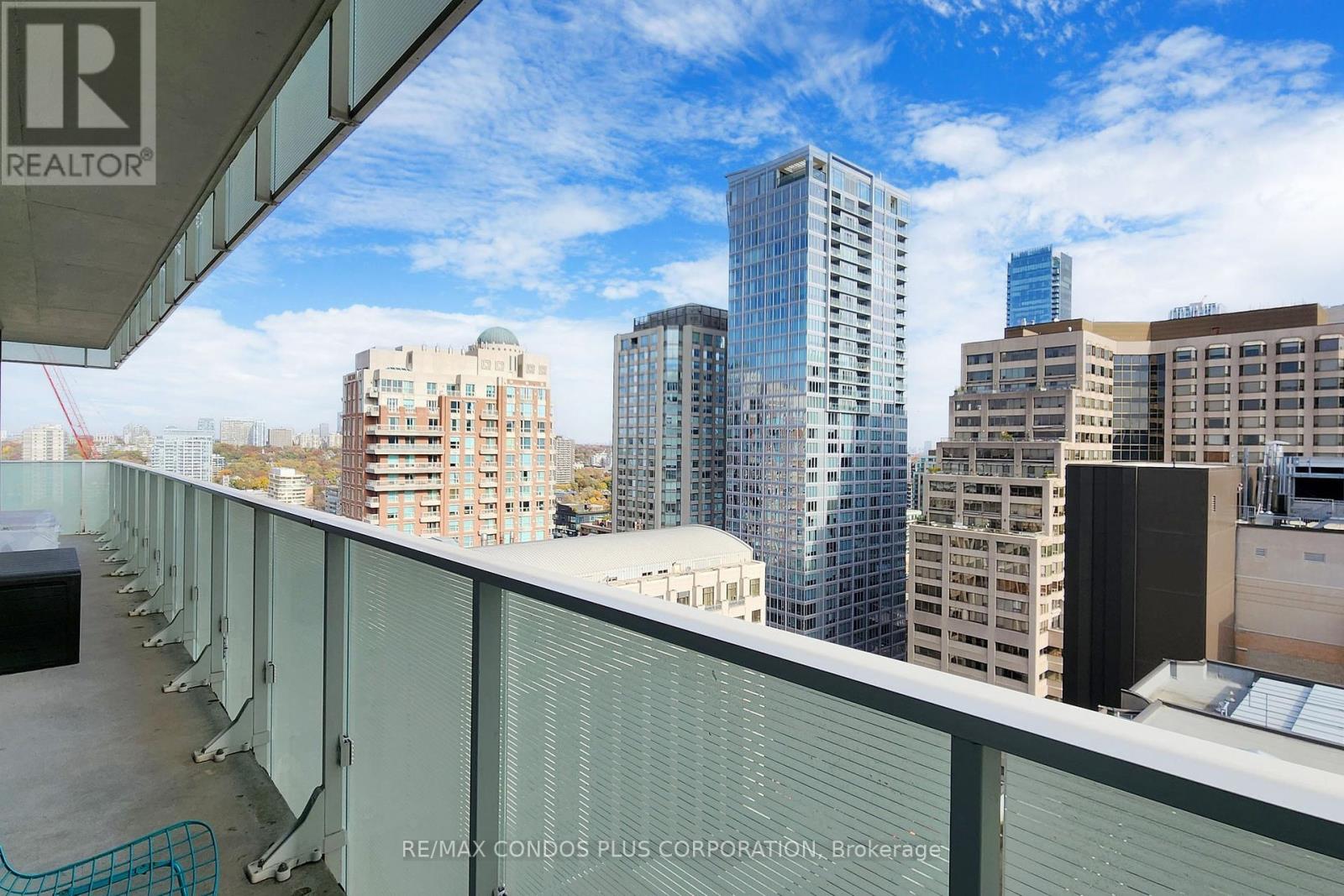 2105 - 200 Bloor Street W, Toronto, Ontario  M5S 0B1 - Photo 2 - C12188479