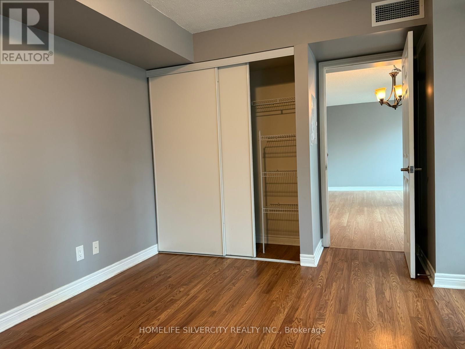 806 - 208 Enfield Place, Mississauga, Ontario  L5B 0G8 - Photo 9 - W12450415