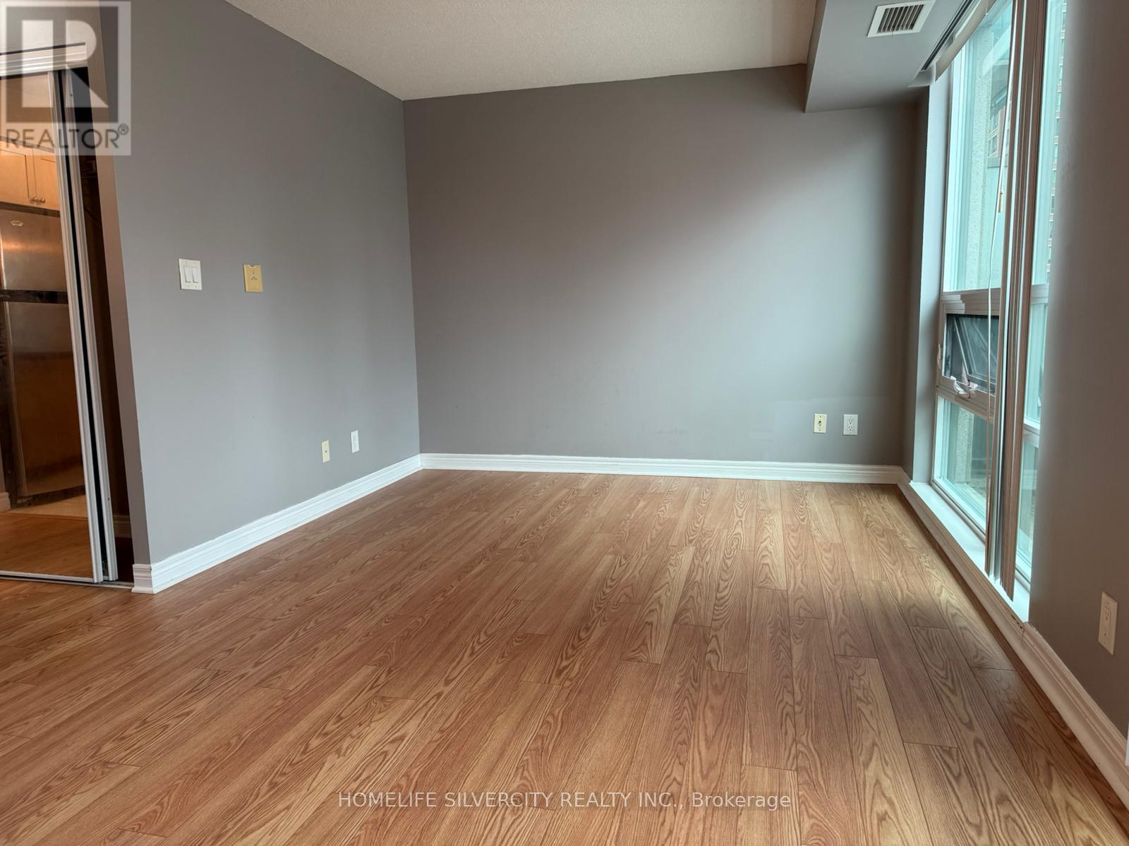 806 - 208 Enfield Place, Mississauga, Ontario  L5B 0G8 - Photo 8 - W12450415