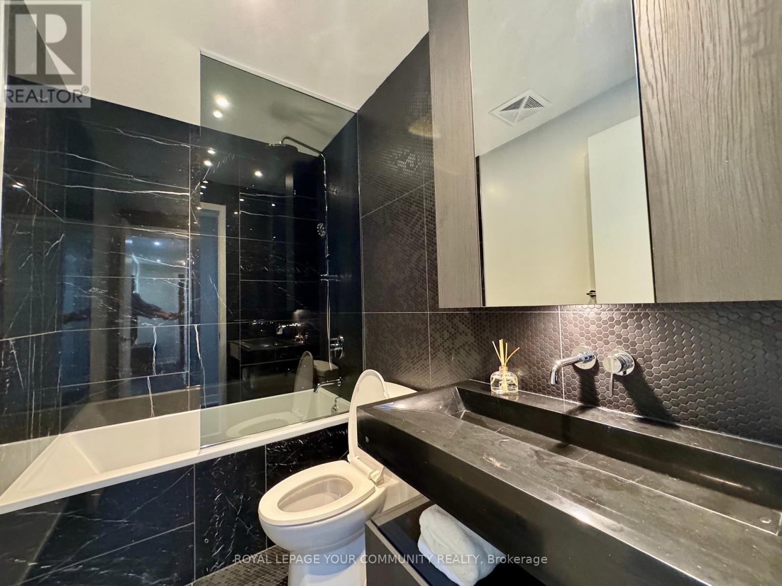 2114 - 11 Yorkville Avenue, Toronto, Ontario  L4H 4T5 - Photo 12 - C12417195