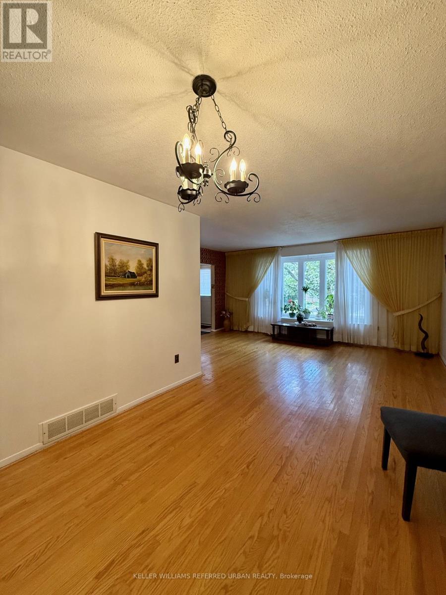 11 Midcroft Drive, Toronto, Ontario  M1S 1W9 - Photo 7 - E12393858
