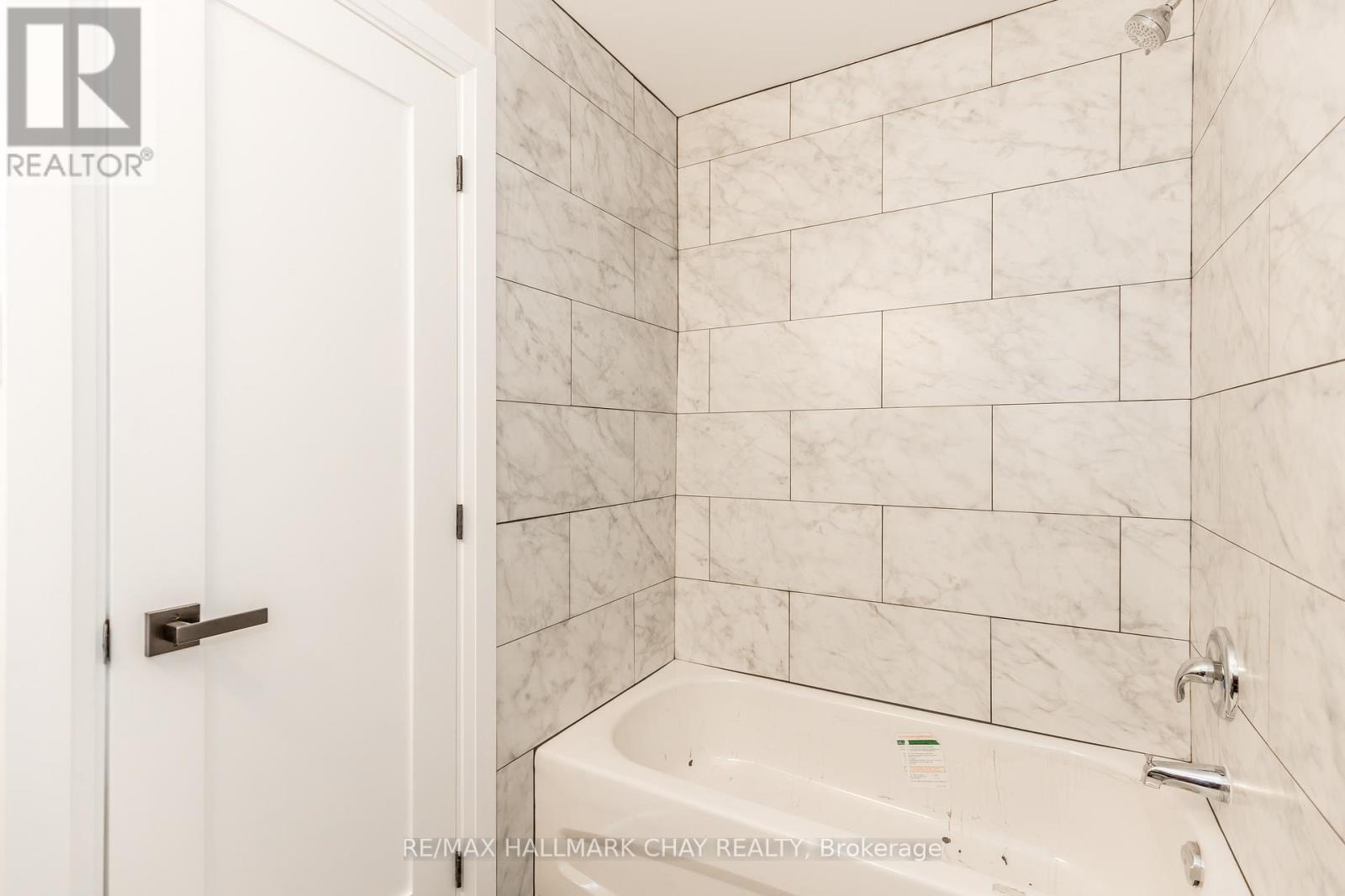 Upper - 3993 Stouffville Road, Whitchurch-Stouffville, Ontario  L4A 3X1 - Photo 8 - N12446984