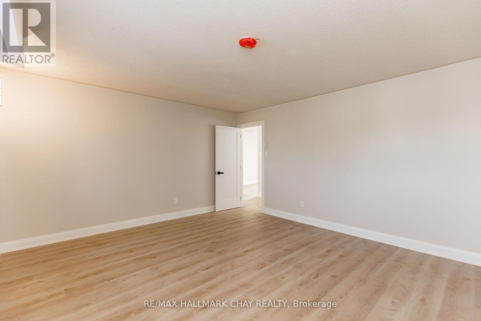 Upper - 3993 Stouffville Road, Whitchurch-Stouffville, Ontario  L4A 3X1 - Photo 21 - N12446984