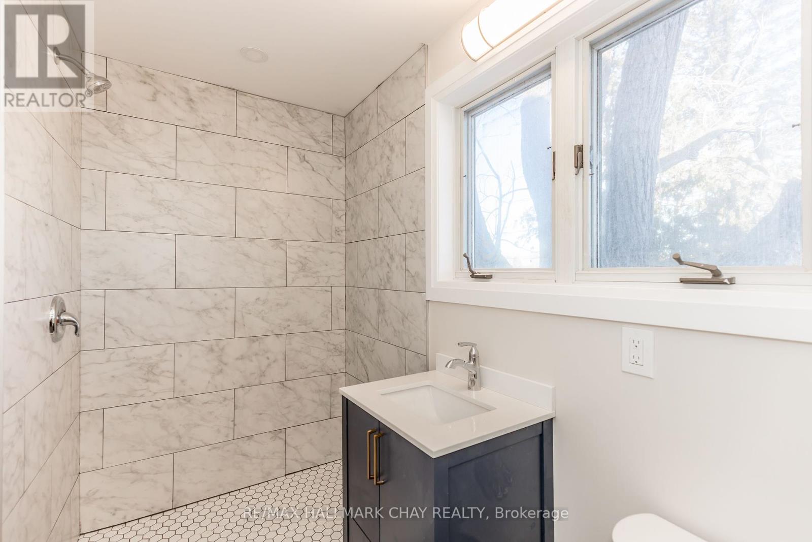 Upper - 3993 Stouffville Road, Whitchurch-Stouffville, Ontario  L4A 3X1 - Photo 14 - N12446984