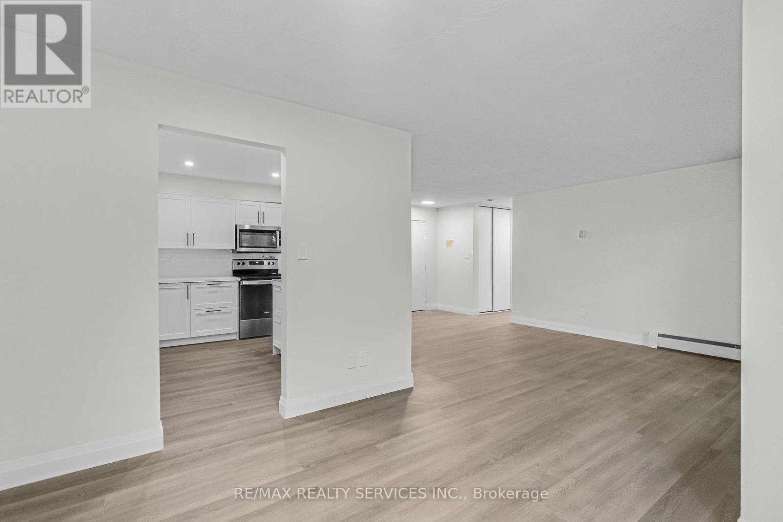304 - 4218 Portage Road, Niagara Falls, Ontario  L2E 6A4 - Photo 11 - X12451706