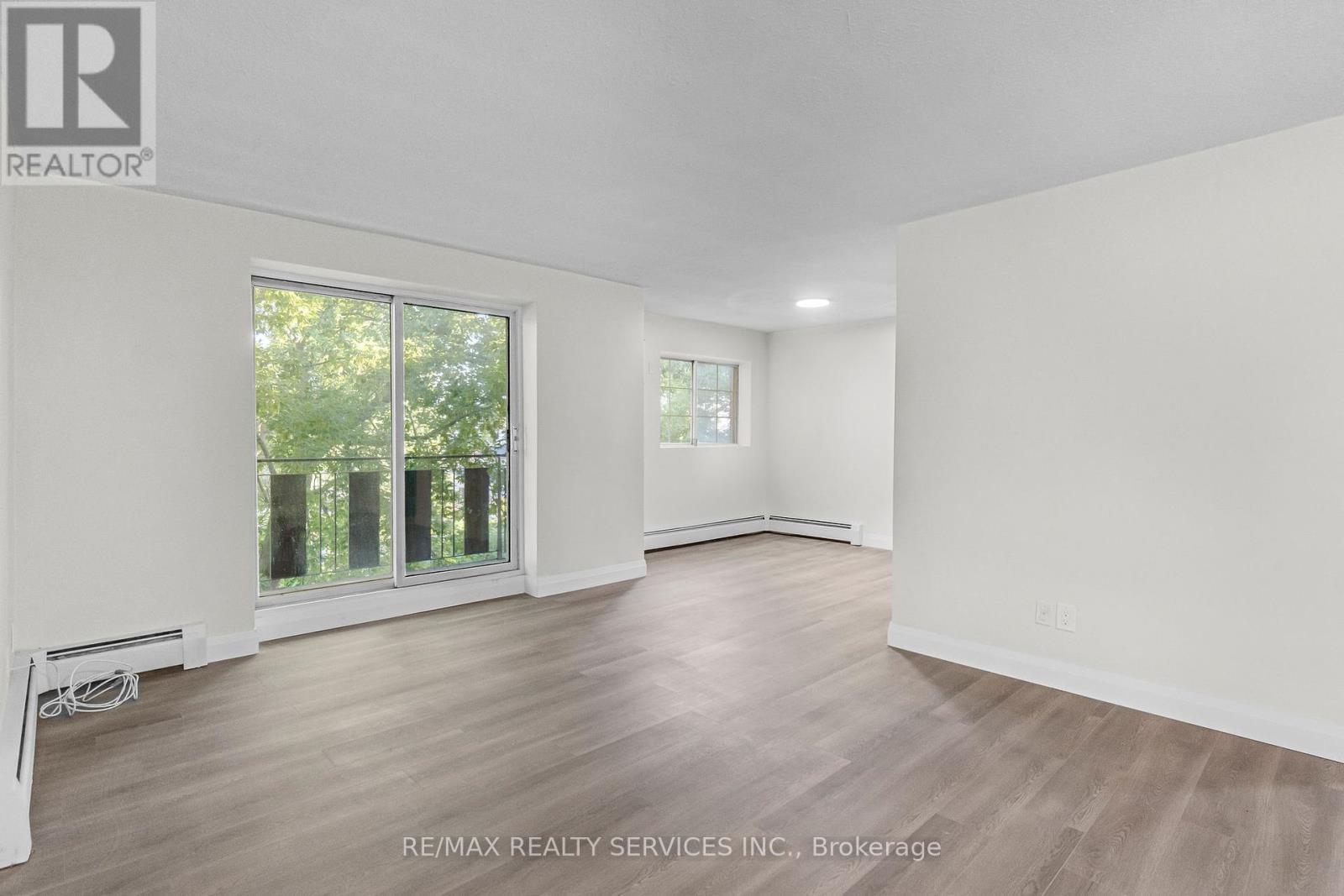 304 - 4218 Portage Road, Niagara Falls, Ontario  L2E 6A4 - Photo 8 - X12451706