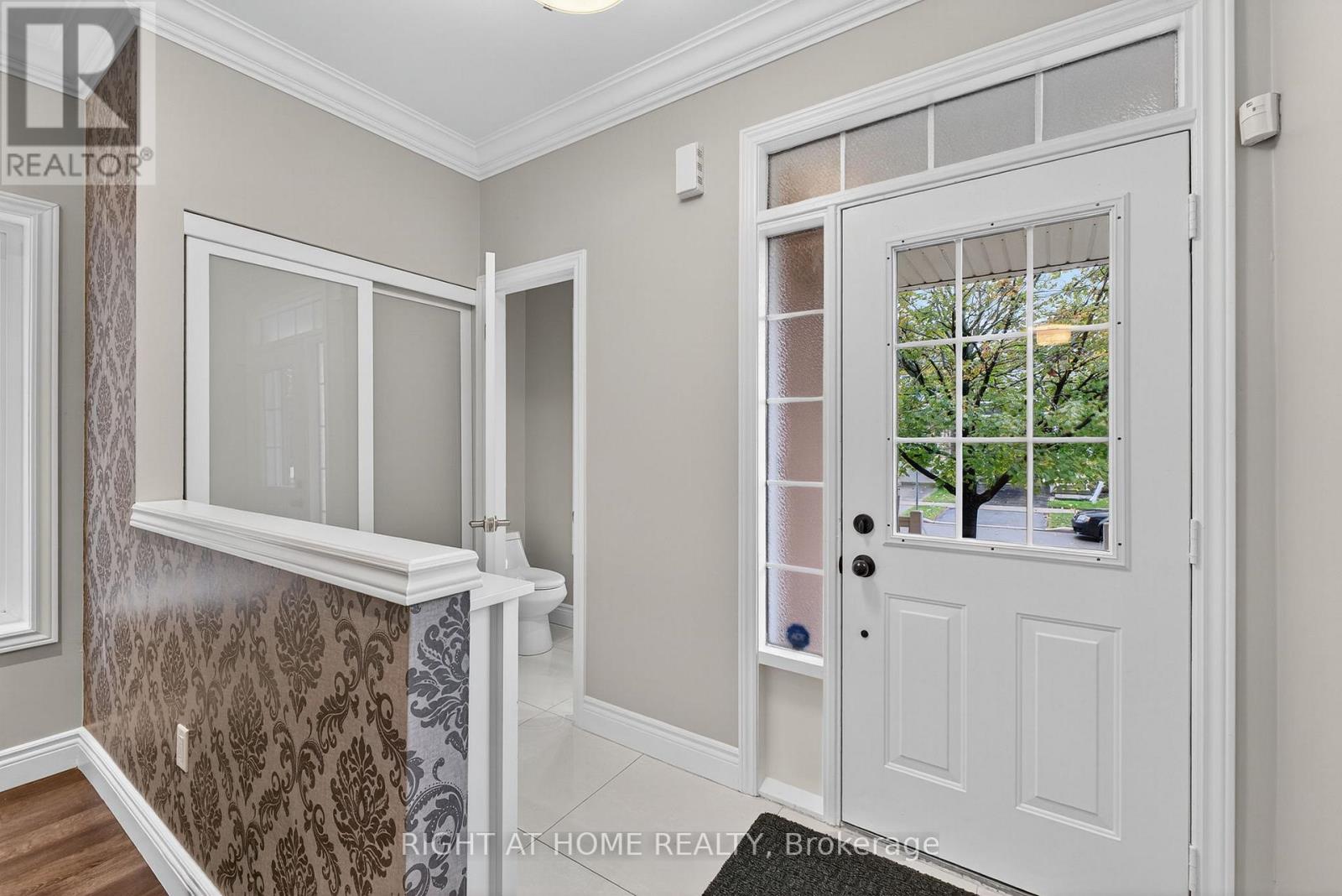 155 Springstead Avenue, Hamilton, Ontario  L8E 6E7 - Photo 4 - X12451727