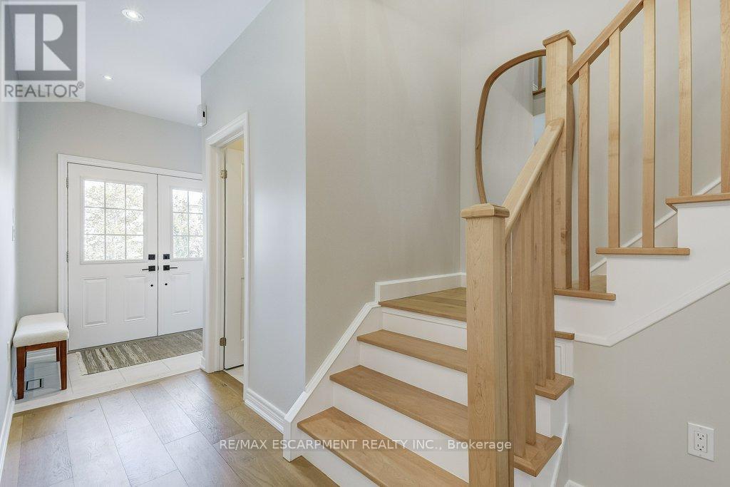 195 Painter Terrace, Hamilton, Ontario  L8B 0V6 - Photo 4 - X12451757