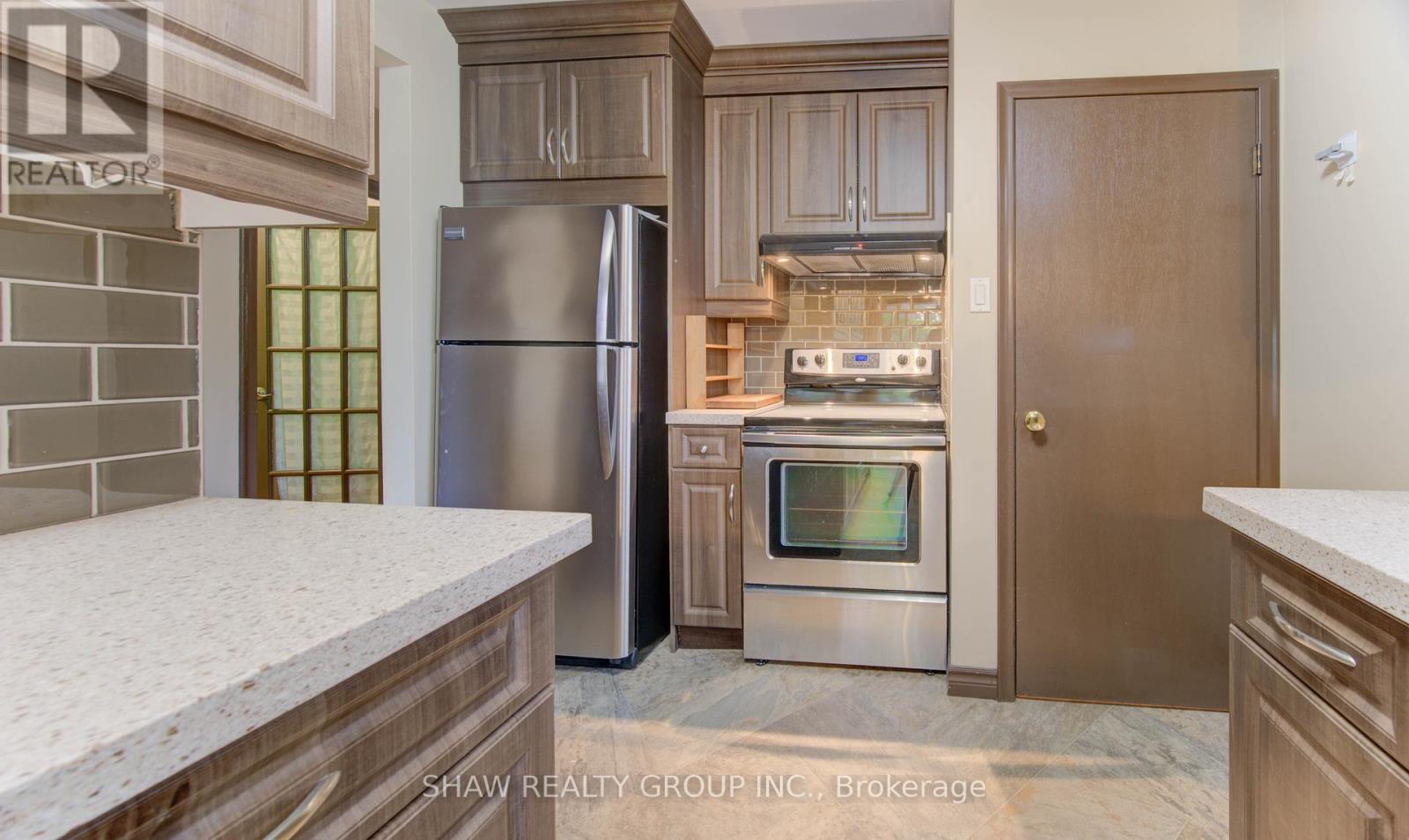 7 Hudson Crescent, Kitchener, Ontario  N2B 2V7 - Photo 10 - X12451761