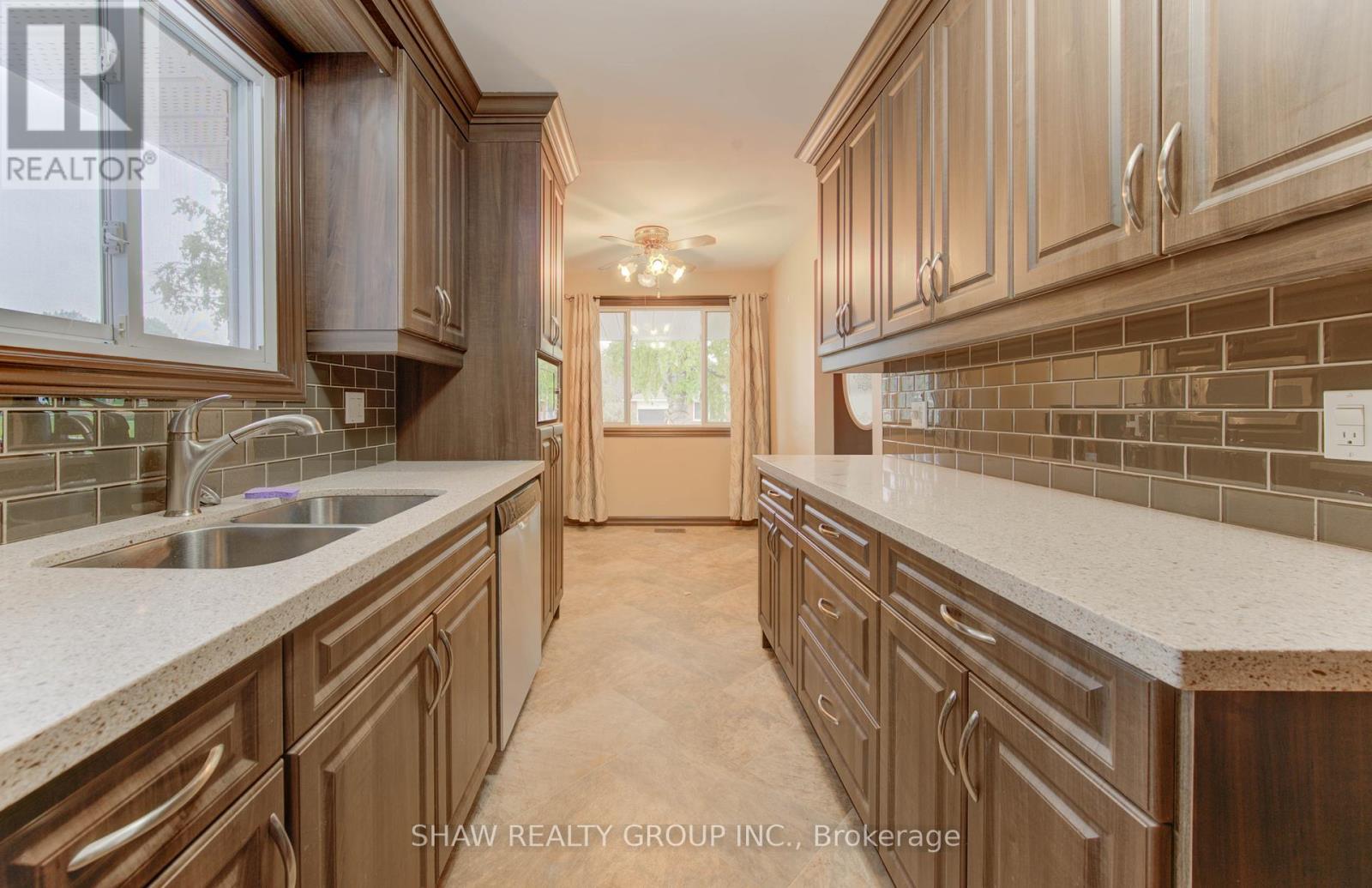 7 Hudson Crescent, Kitchener, Ontario  N2B 2V7 - Photo 12 - X12451761