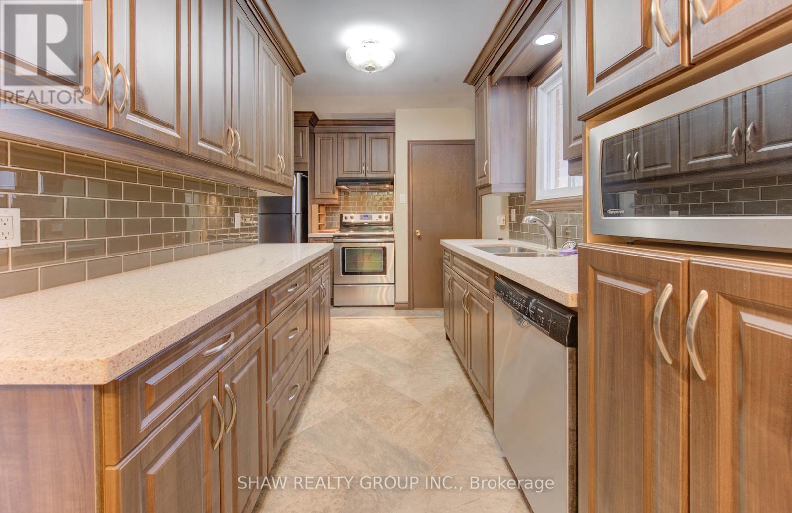 7 Hudson Crescent, Kitchener, Ontario  N2B 2V7 - Photo 14 - X12451761