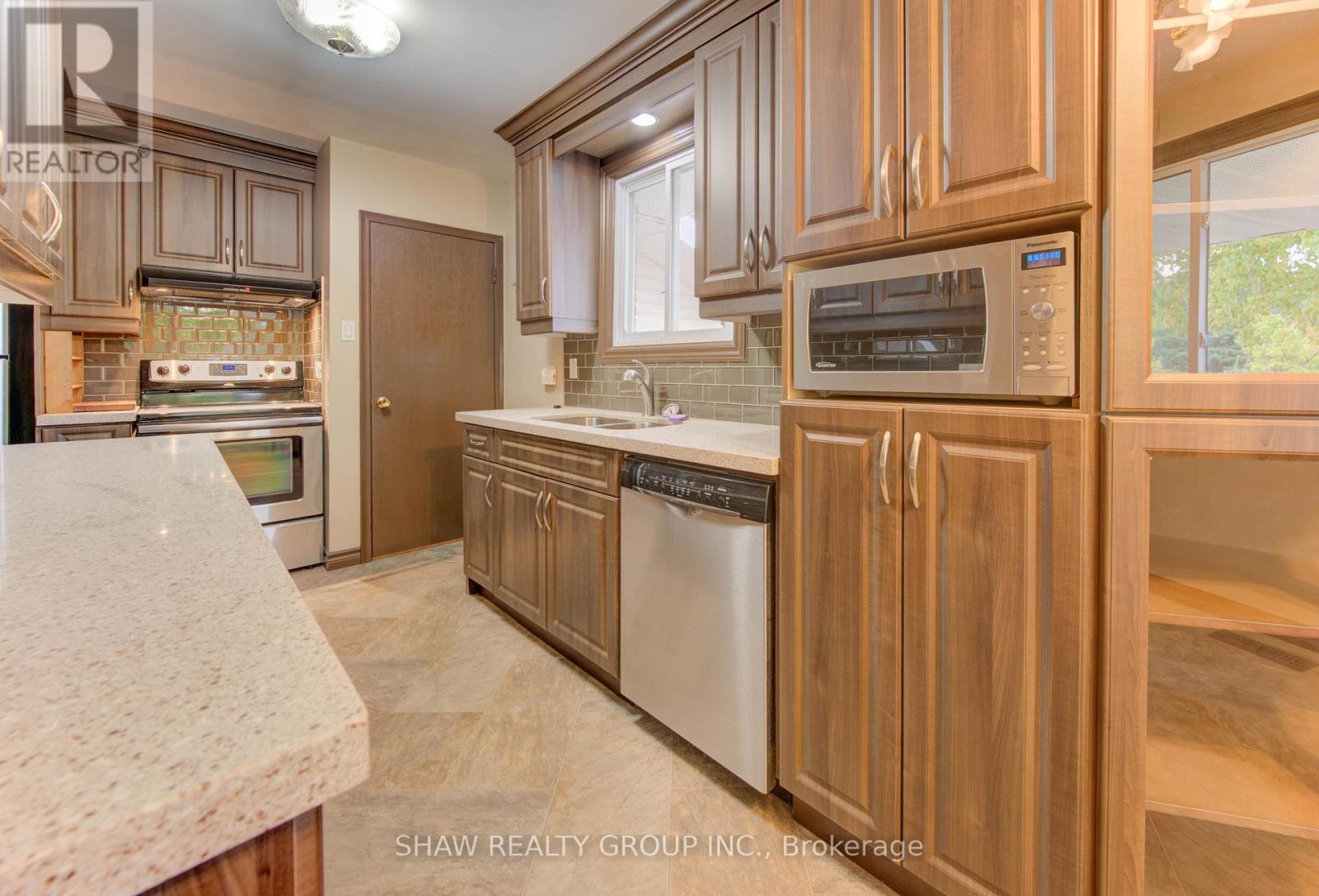 7 Hudson Crescent, Kitchener, Ontario  N2B 2V7 - Photo 15 - X12451761