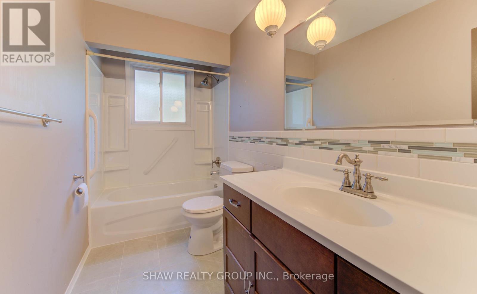 7 Hudson Crescent, Kitchener, Ontario  N2B 2V7 - Photo 20 - X12451761