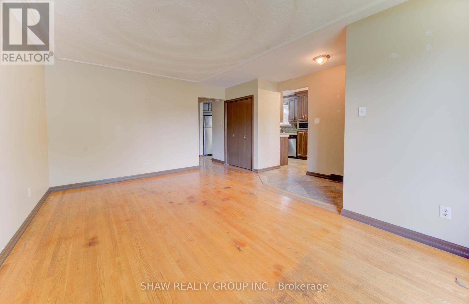 7 Hudson Crescent, Kitchener, Ontario  N2B 2V7 - Photo 9 - X12451761
