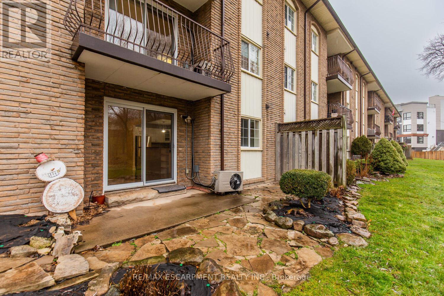 110 - 20 John Street, Grimsby, Ontario  L3M 1X5 - Photo 13 - X12451790