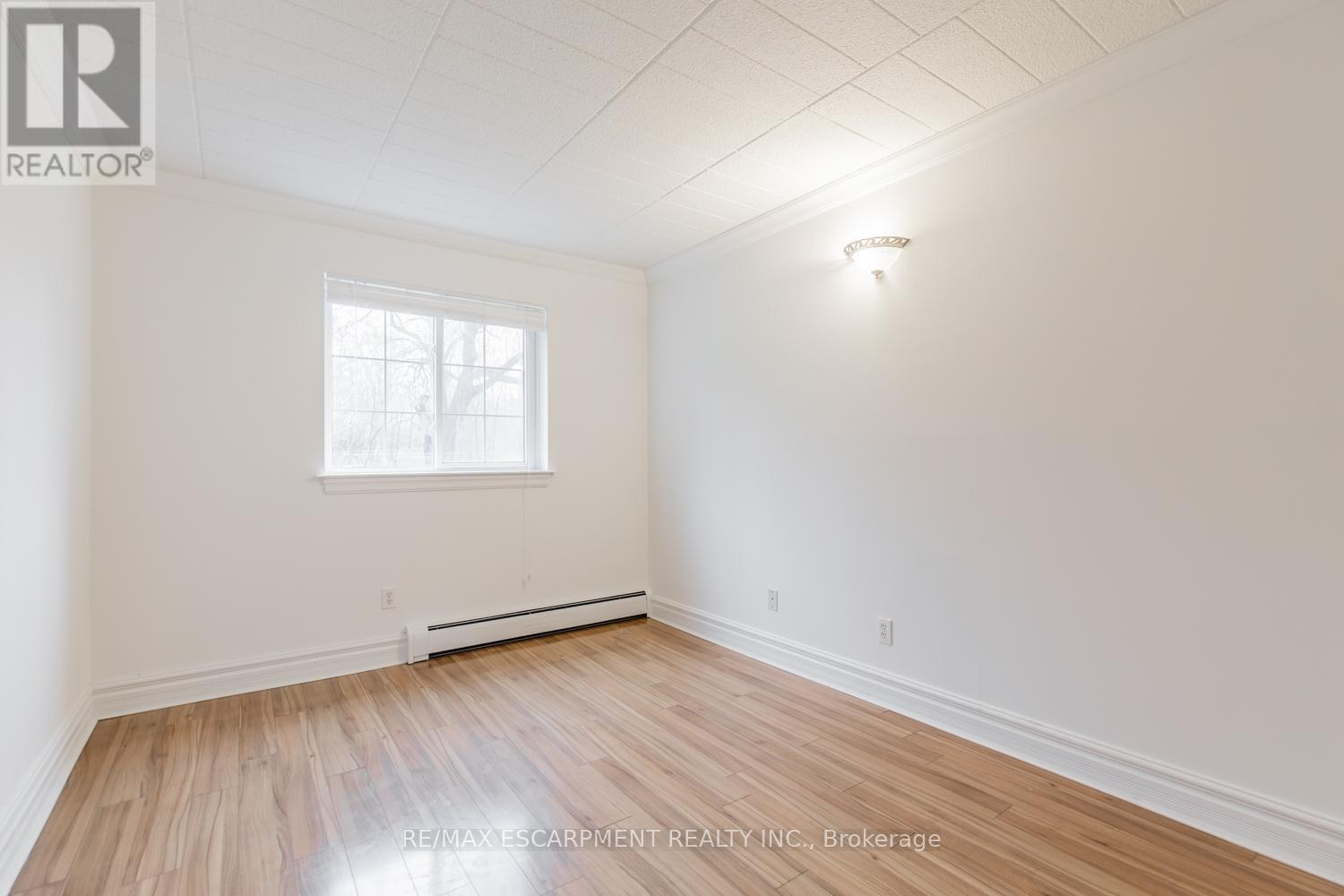 110 - 20 John Street, Grimsby, Ontario  L3M 1X5 - Photo 15 - X12451790